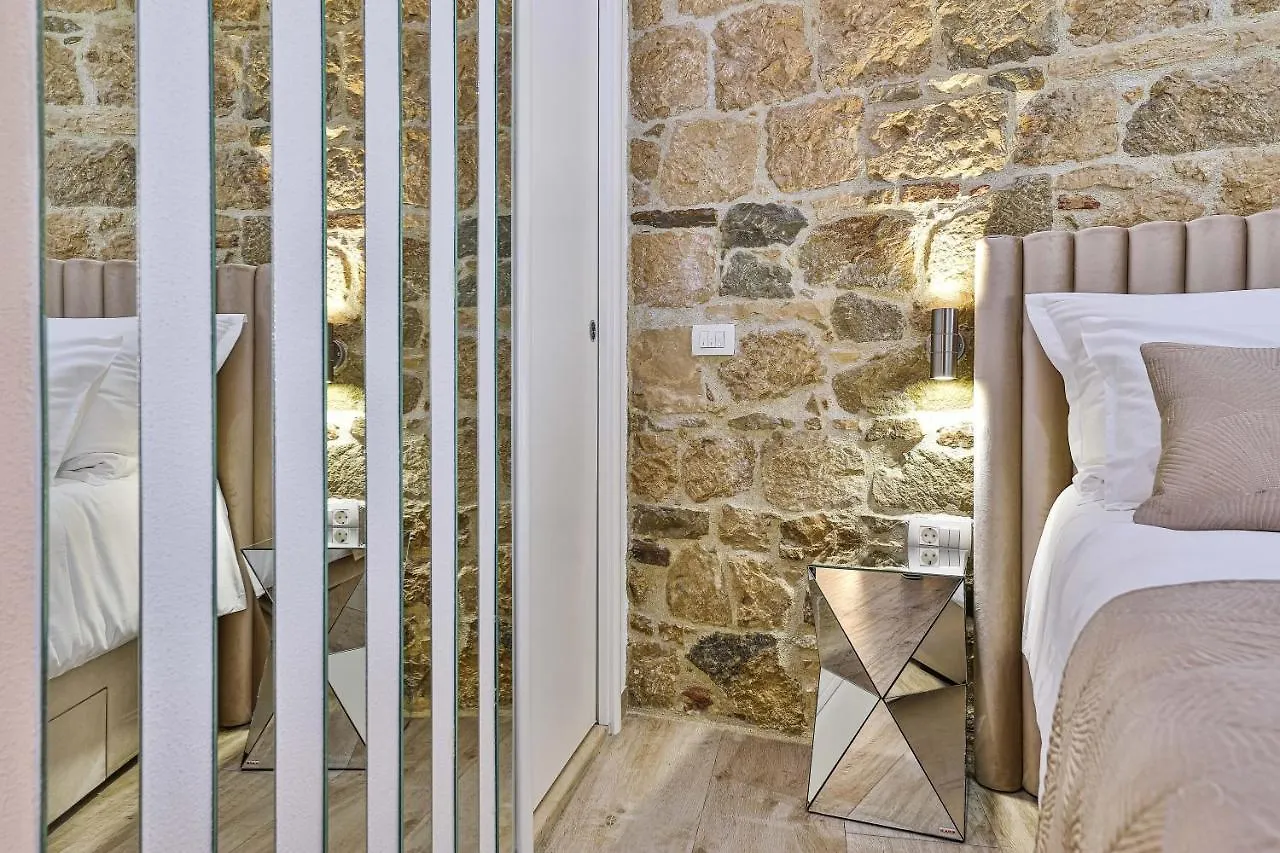 Old Town Pearl Apartment Split