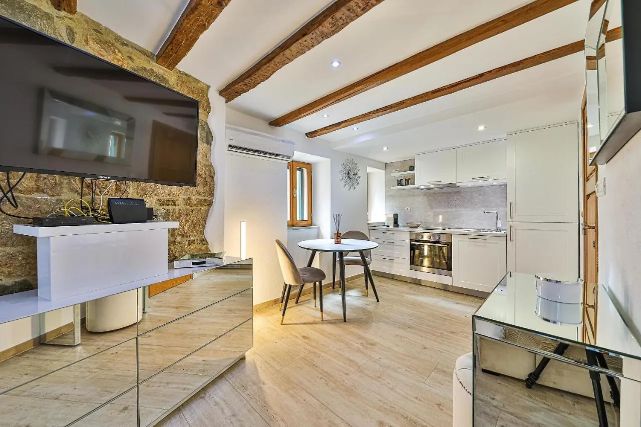 Old Town Pearl Apartment 스플리트
