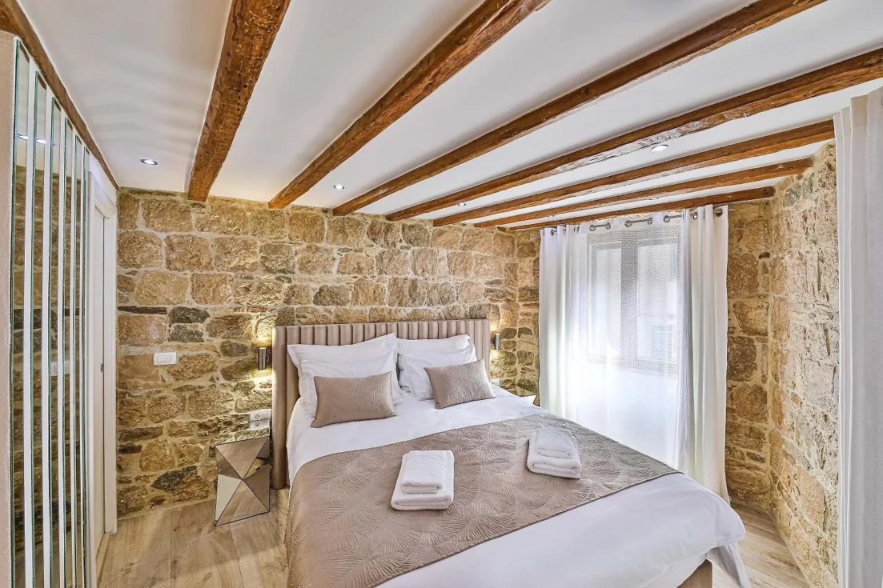 Old Town Pearl Apartment Split